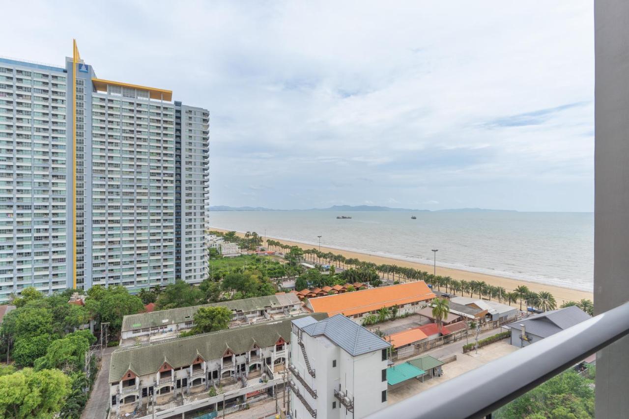 Aeras Beachfront Condominium Jomtien Beach Exterior photo