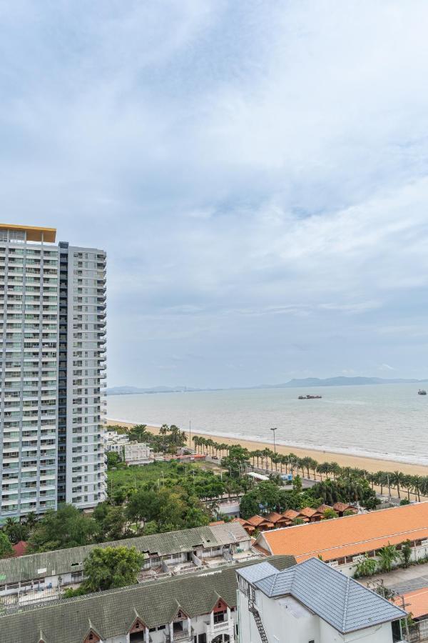 Aeras Beachfront Condominium Jomtien Beach Exterior photo