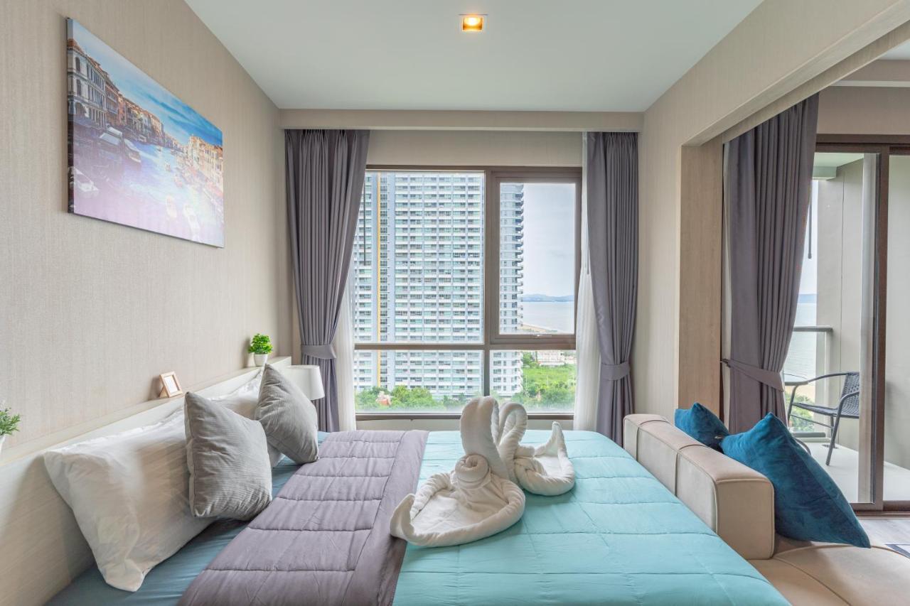 Aeras Beachfront Condominium Jomtien Beach Exterior photo