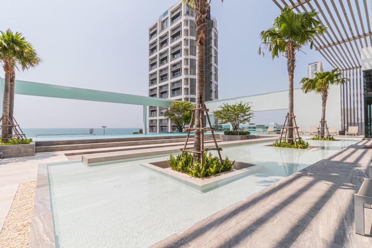 Aeras Beachfront Condominium Jomtien Beach Exterior photo