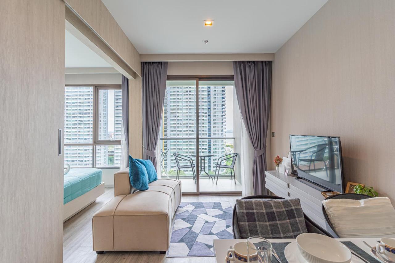 Aeras Beachfront Condominium Jomtien Beach Exterior photo