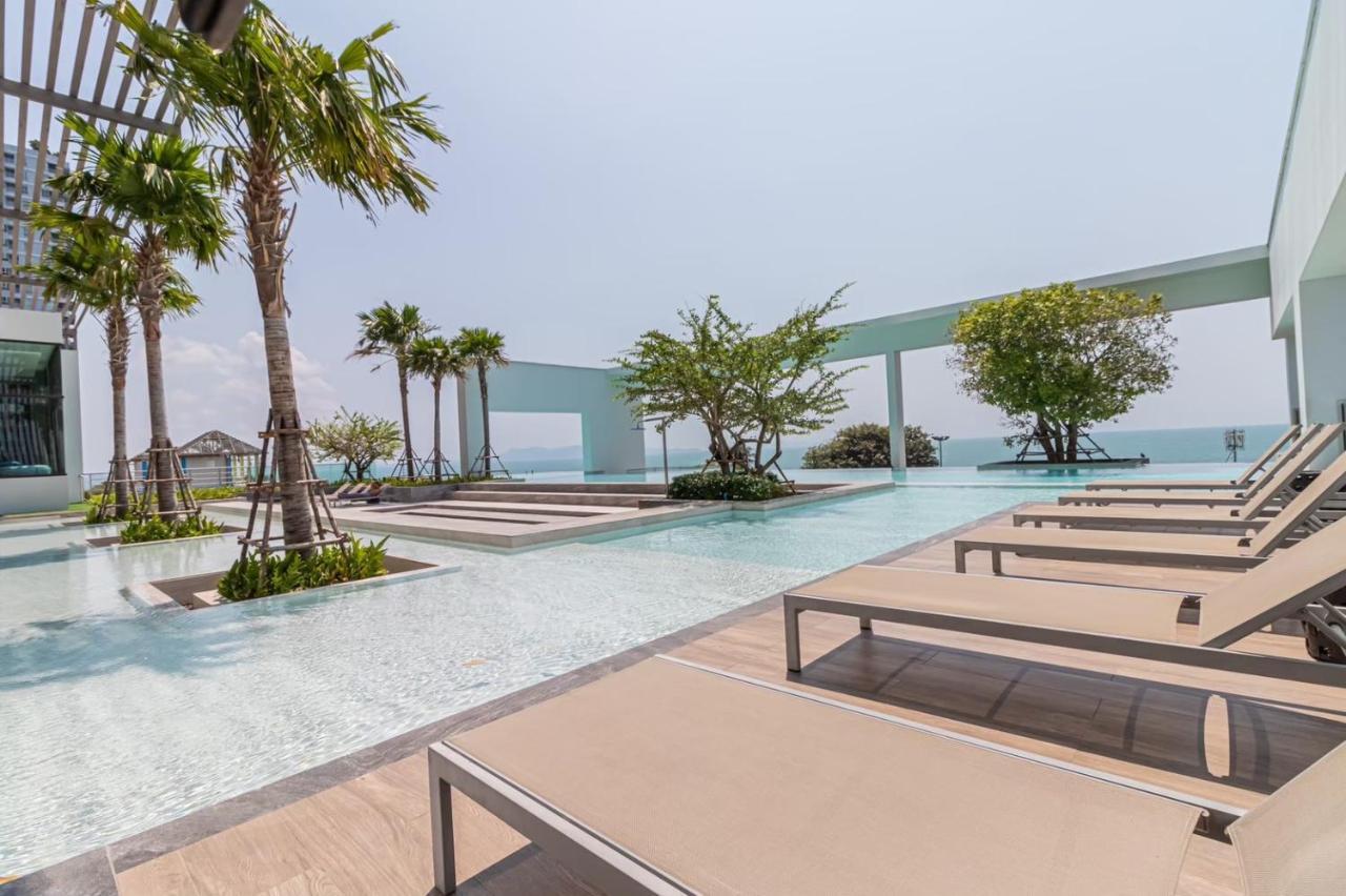 Aeras Beachfront Condominium Jomtien Beach Exterior photo