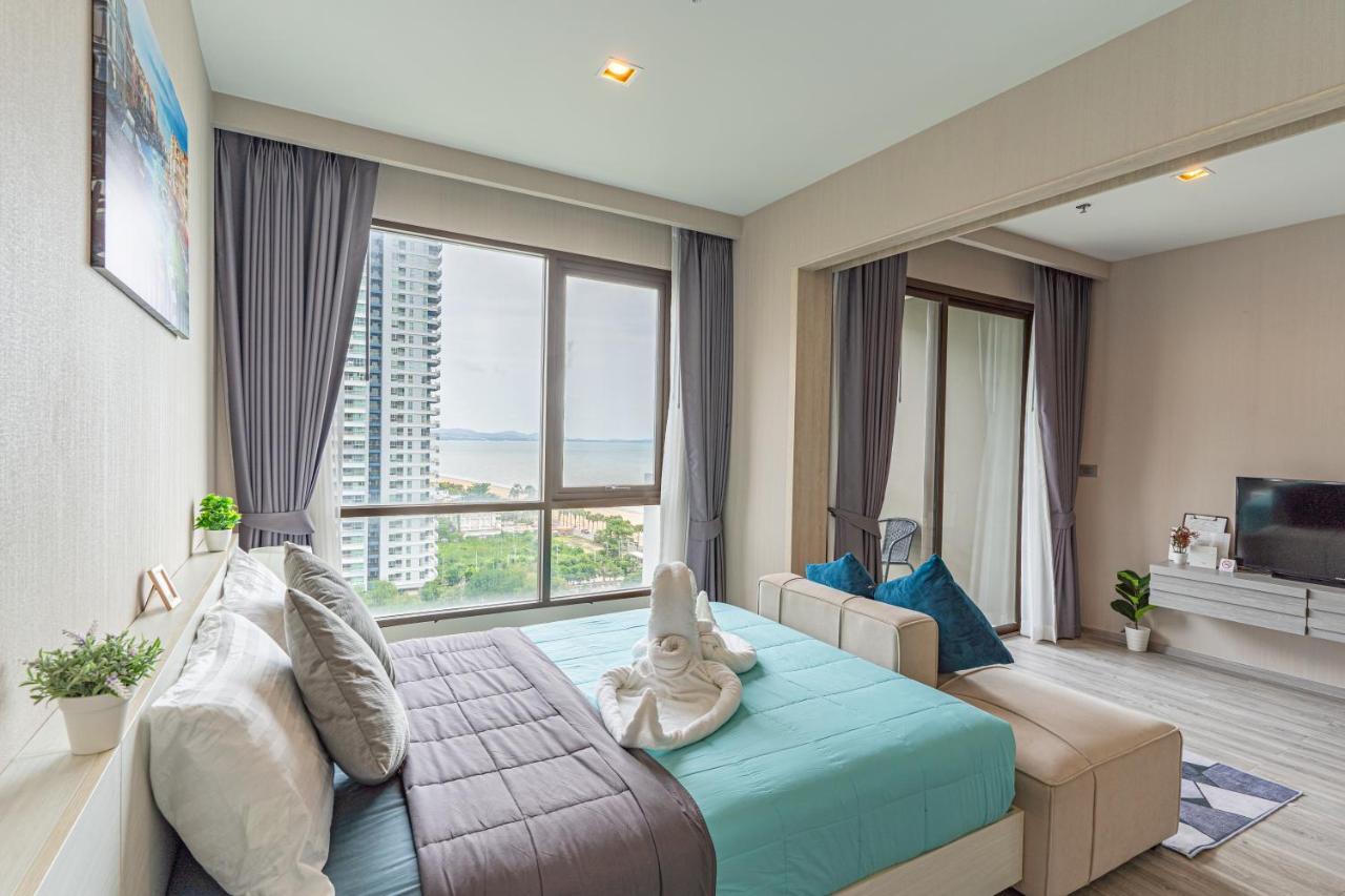 Aeras Beachfront Condominium Jomtien Beach Exterior photo