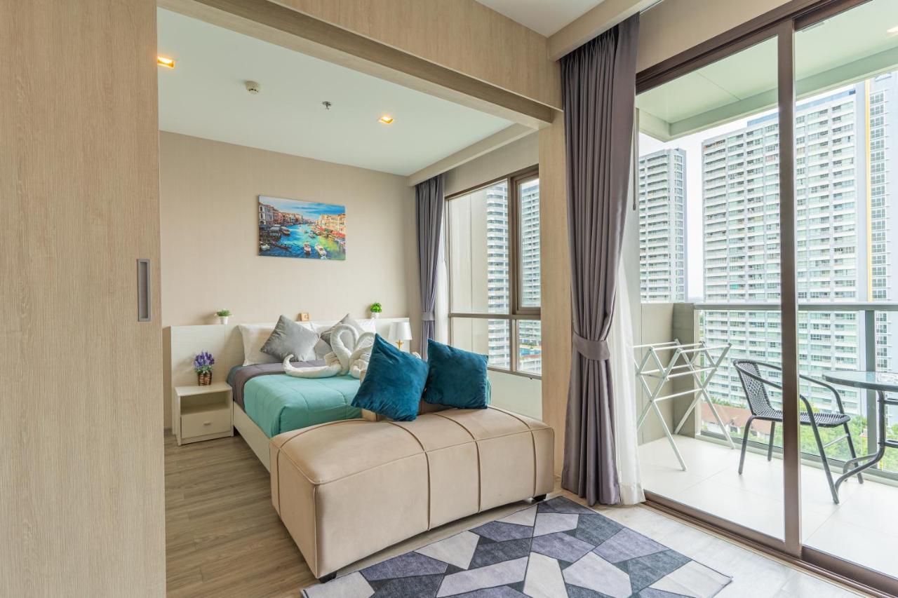 Aeras Beachfront Condominium Jomtien Beach Exterior photo